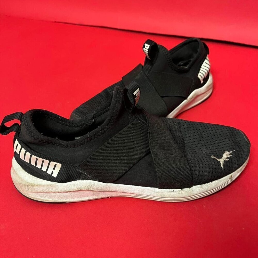 Puma / Black and white strappy flat running shoes 🖤🤍​​​​​​
